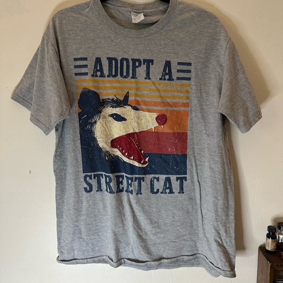 Gray 'Adopt a Street Cat' Possum Graphic Tee Size Large - Picture 4 of 5